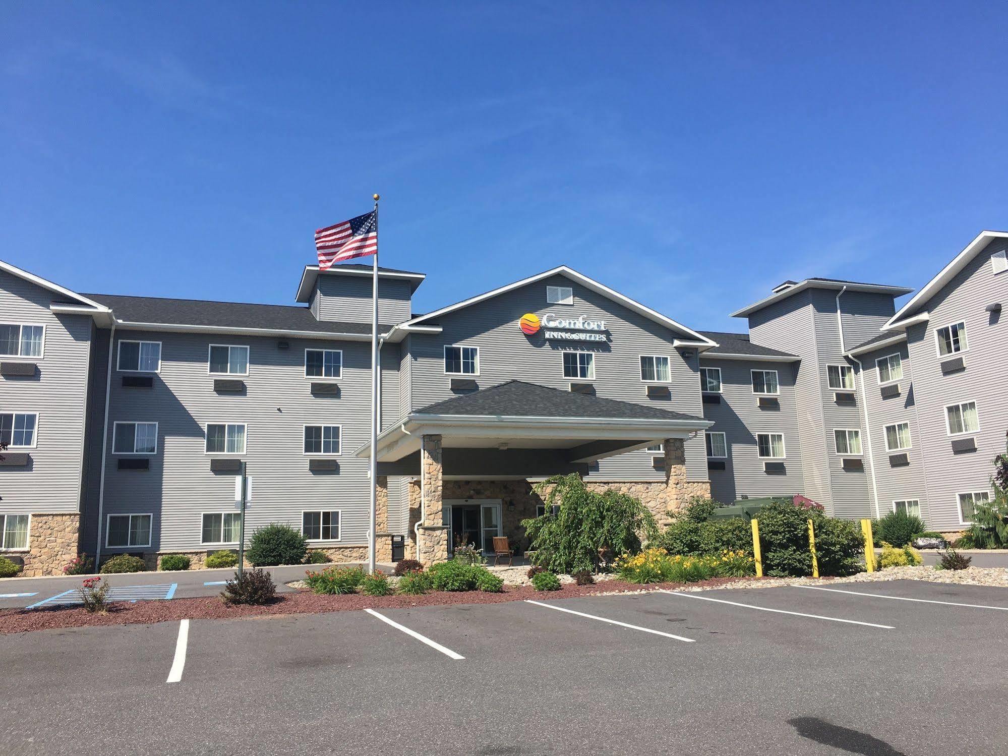 Comfort Inn & Suites Barnesville - Frackville Экстерьер фото